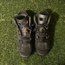 Load image into Gallery viewer, Size 6.5Y - Jordan 6 Retro Mid Infrared Kids
