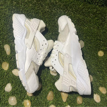 Load image into Gallery viewer, Kids Size 4 (GS) - Nike Huarache Run Low White Pure Platinum
