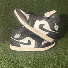 Load image into Gallery viewer, Size 8 - Air Jordan 1 SE Mid Panda Elephant
