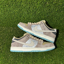 Load image into Gallery viewer, Nike Dunk SB Big Money Savings
