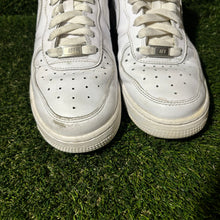 Load image into Gallery viewer, Size 7 - Nike Air Force 1 &#39;07 White Women’s
