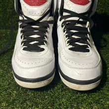 Load image into Gallery viewer, Size 10 - Jordan 2 Retro Mid Chicago
