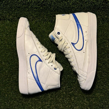 Load image into Gallery viewer, Size 7 - Nike Blazer &#39;77 Mid Airbrush - Royal Gradient Kids
