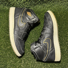 Load image into Gallery viewer, Size 7  (GS) - Kids Jordan 1 Retro OG High Black Metallic Gold
